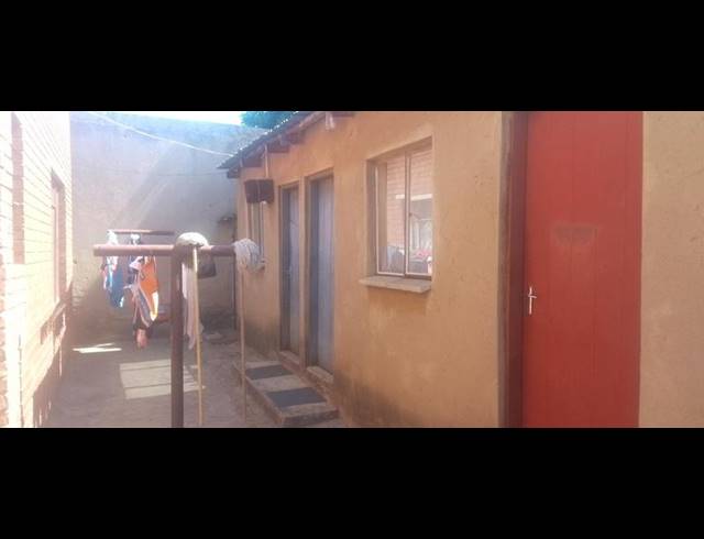 5 BEDROOM HOUSE FOR SALE IN MAOKENG